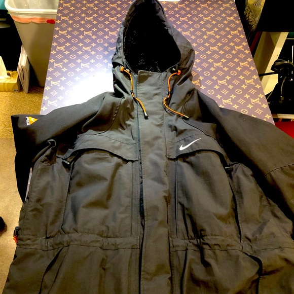 Nike “All Condition Gear”men’s coat . Size Medium.Colour is Black - Picture 1 of 8